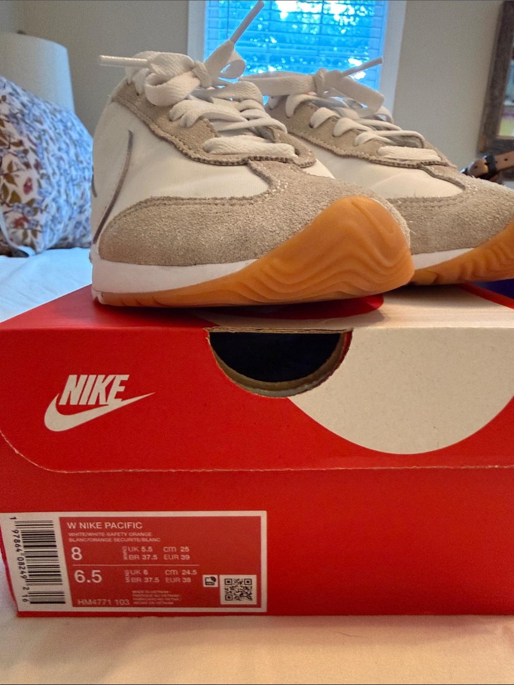 Nike women’s Sneakers in White, Tan and Gum